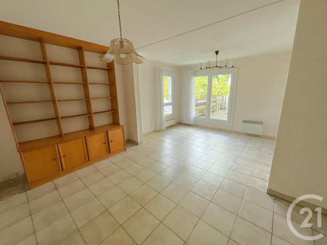 Appartement F3 à vendre - 3 pièces - 75.71 m2 - MONTIGNY LE BRETONNEUX - 78 - ILE-DE-FRANCE - Century 21 S.Q.Y.